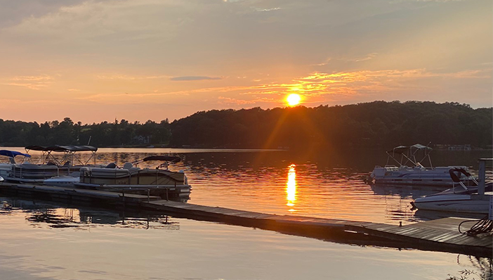 LIVE MUSIC & SUNSET BEER CLUB