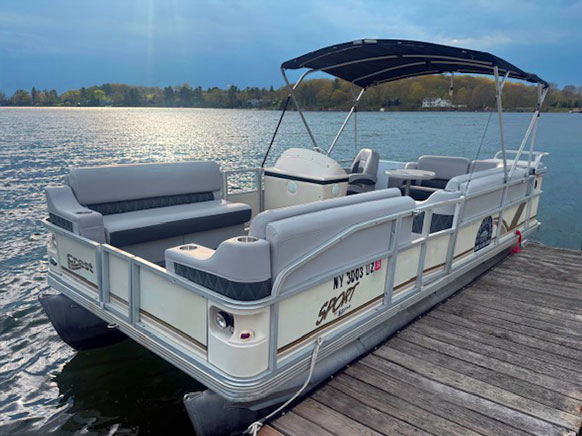 THE CREST – 8 PERSON PONTOON RENTAL